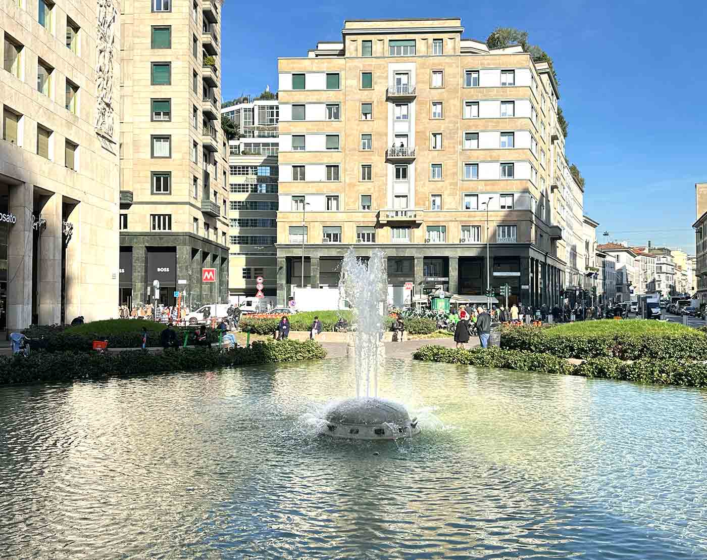 Piazza fountain in Milan — Western civic fountain tradition