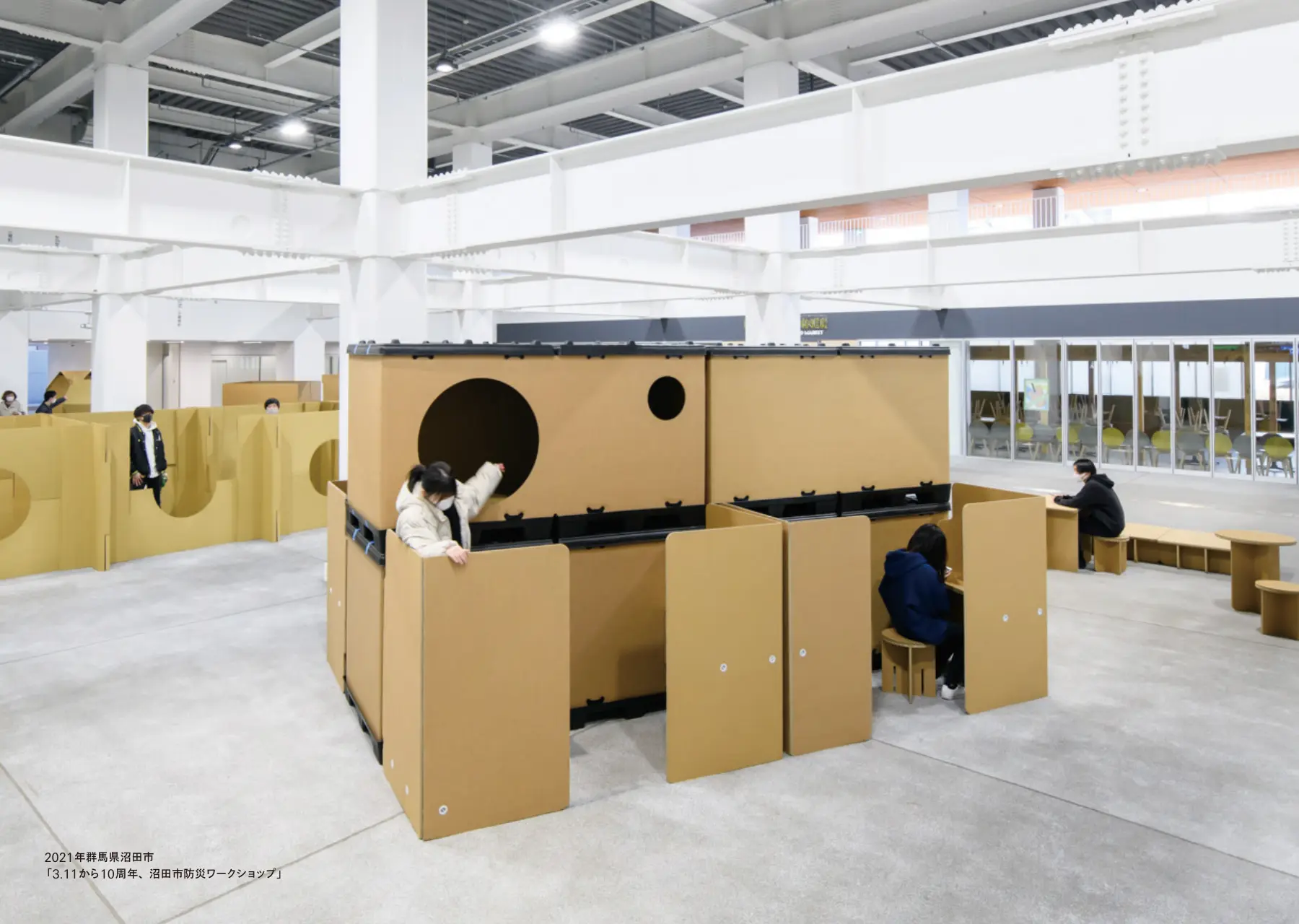 Cardboard Sleep Capsule p.504–505