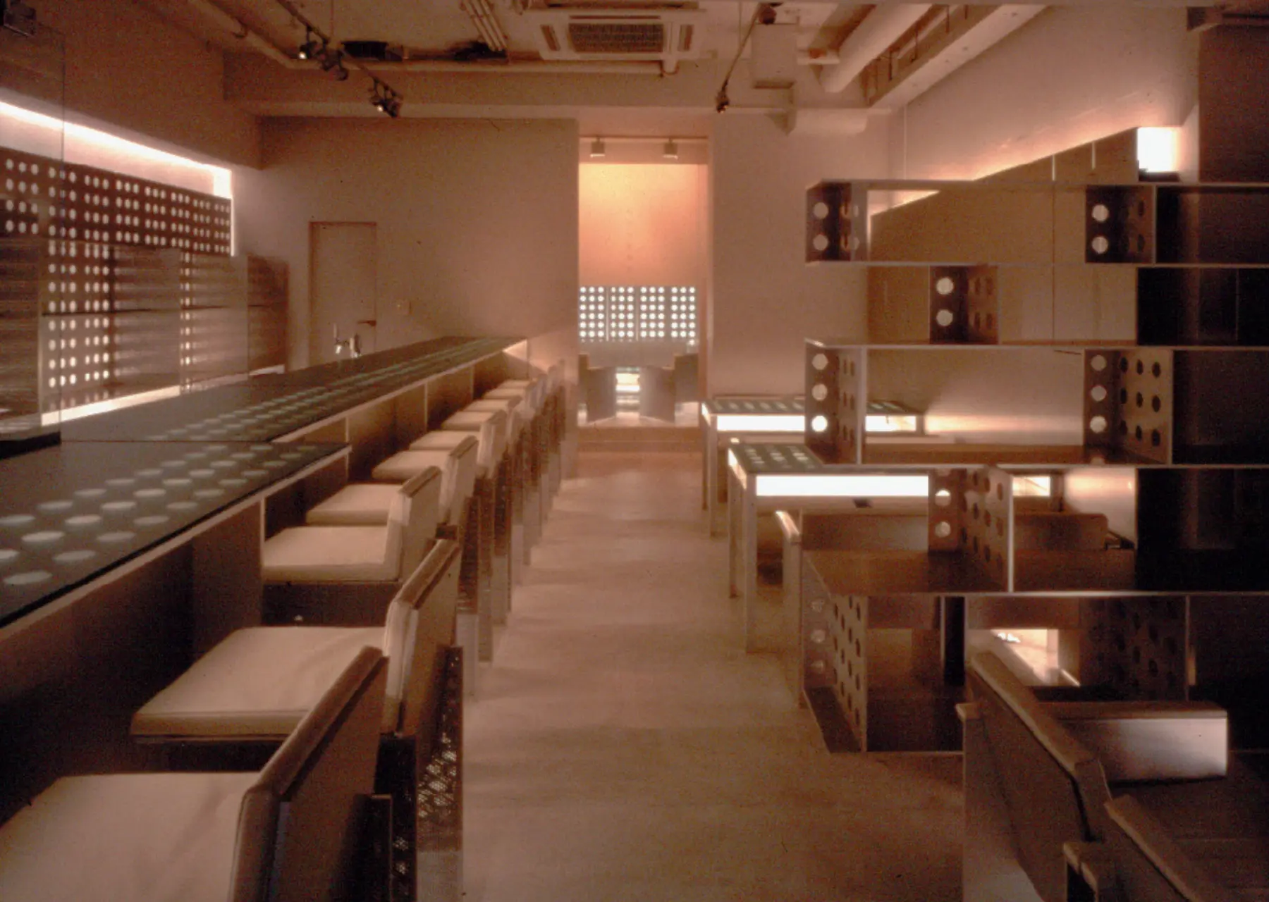 Bar Honeycomb Factory p.512–513